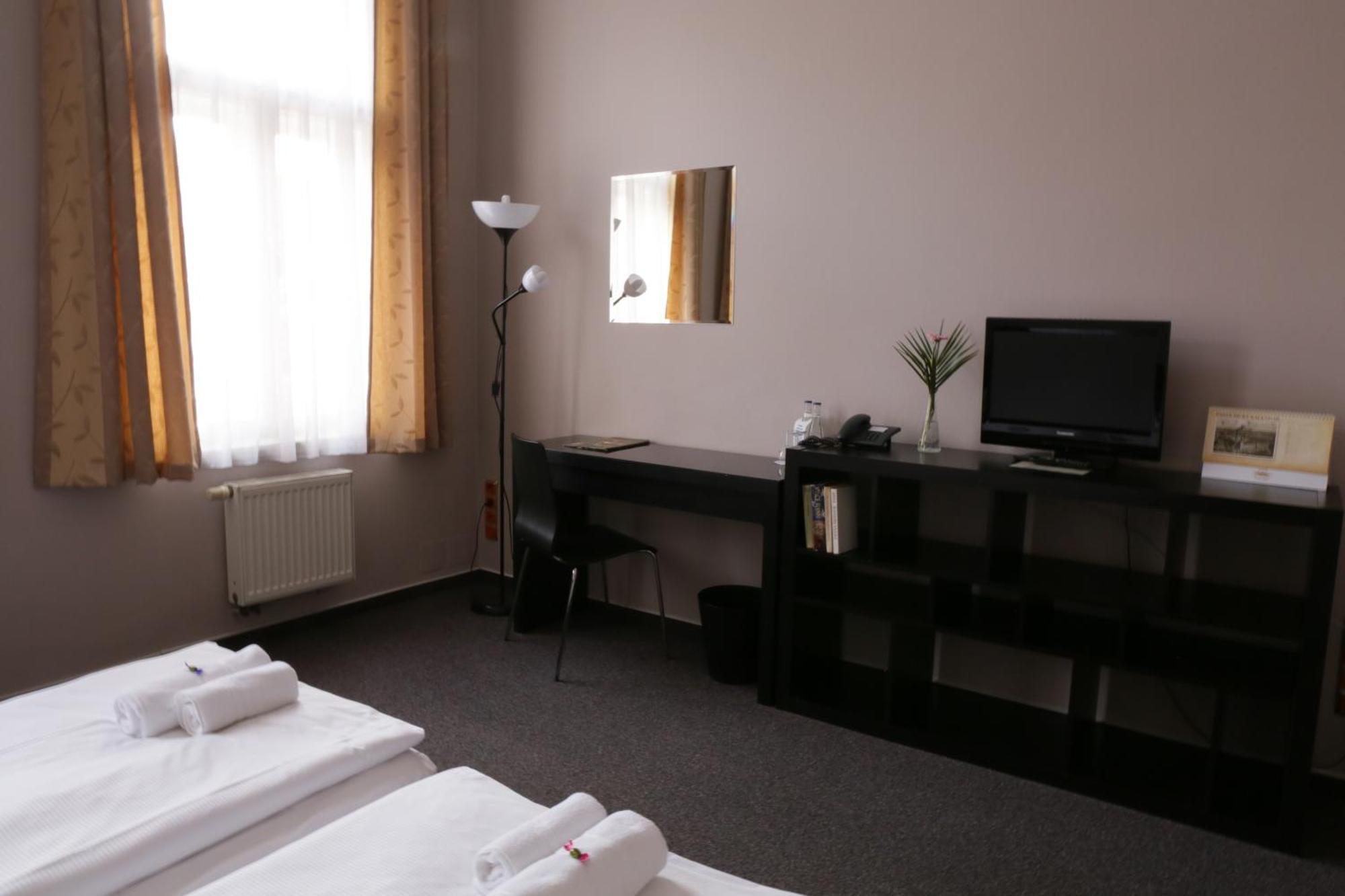 Hotel Zlata Stika Pardubice Eksteriør billede