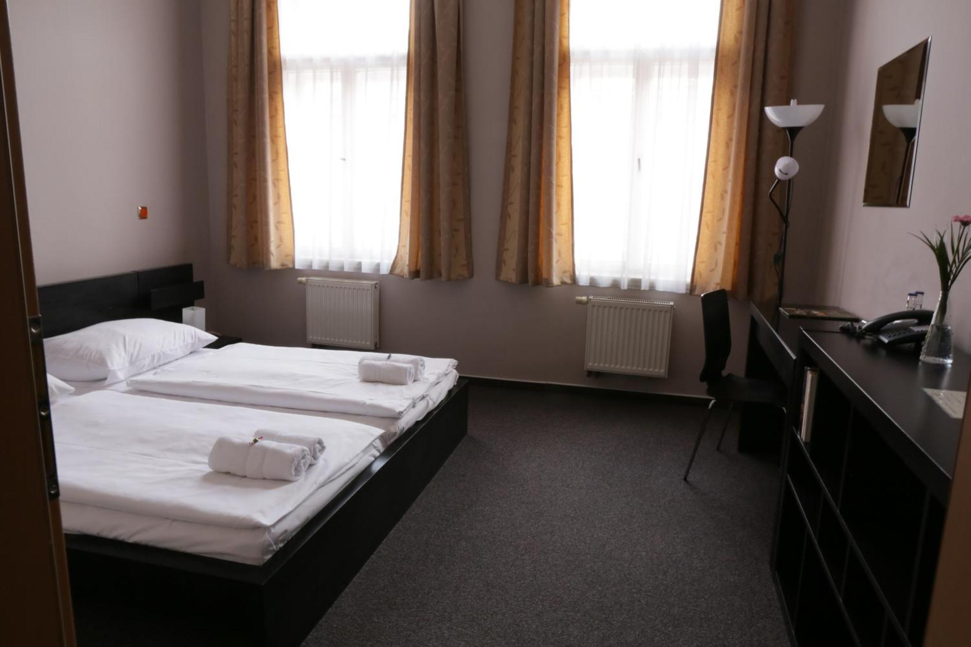 Hotel Zlata Stika Pardubice Eksteriør billede