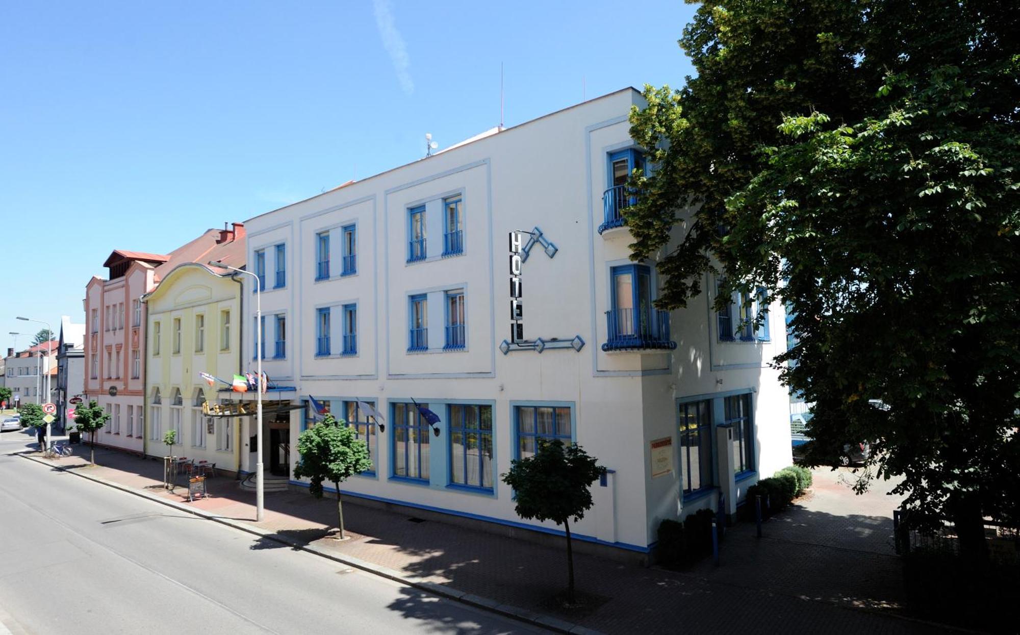Hotel Zlata Stika Pardubice Eksteriør billede