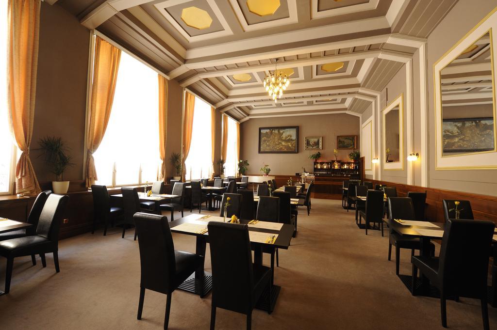 Hotel Zlata Stika Pardubice Eksteriør billede